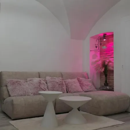K Spot Apartment Private Spa Tub & Sauna Old Town