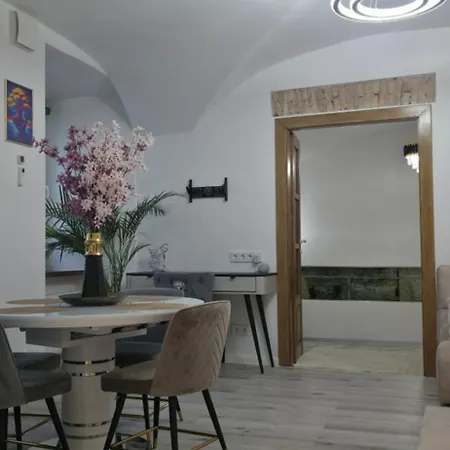 K Spot Apartment Private Spa Tub & Sauna Old Town Διαμέρισμα *
