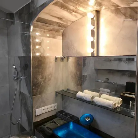 K Spot Apartment Private Spa Tub & Sauna Old Town Διαμέρισμα *