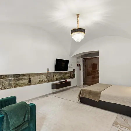 K Spot Apartment Private Spa Tub & Sauna Old Town *