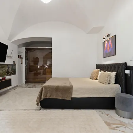 K Spot Apartment Private Spa Tub & Sauna Old Town *