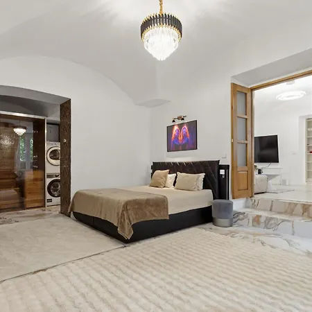 K Spot Apartment Private Spa Tub & Sauna Old Town *