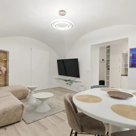 K Spot Apartment Private Spa Tub & Sauna Old Town Διαμέρισμα *
